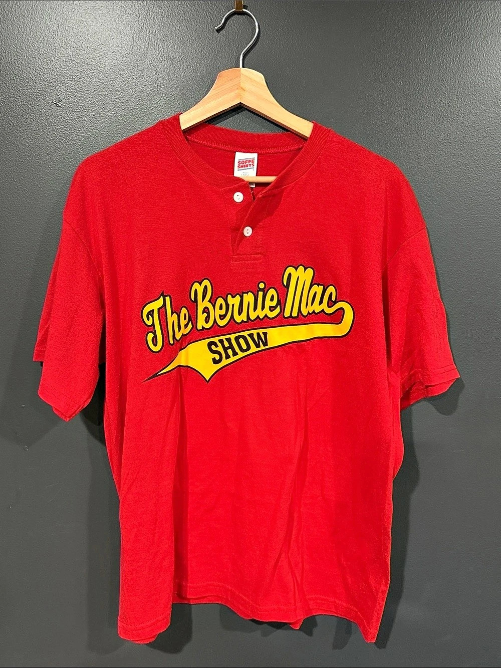 Soffe The Bernie Mac Show Graphic Henley in Red Size Large Like New